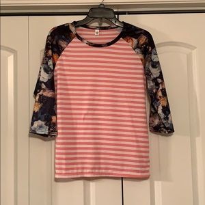 Size small boutique 3/4 sleeve top.